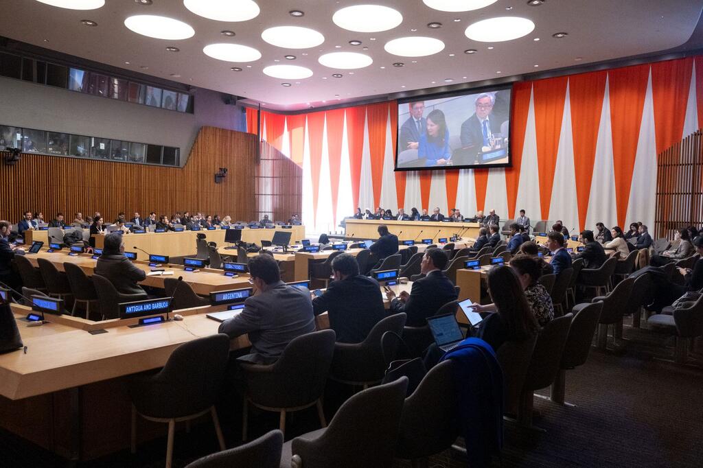 2026年4月6日，联合国大会全体会议就“联合国80周年倡议”举行非正式会议的全景图。